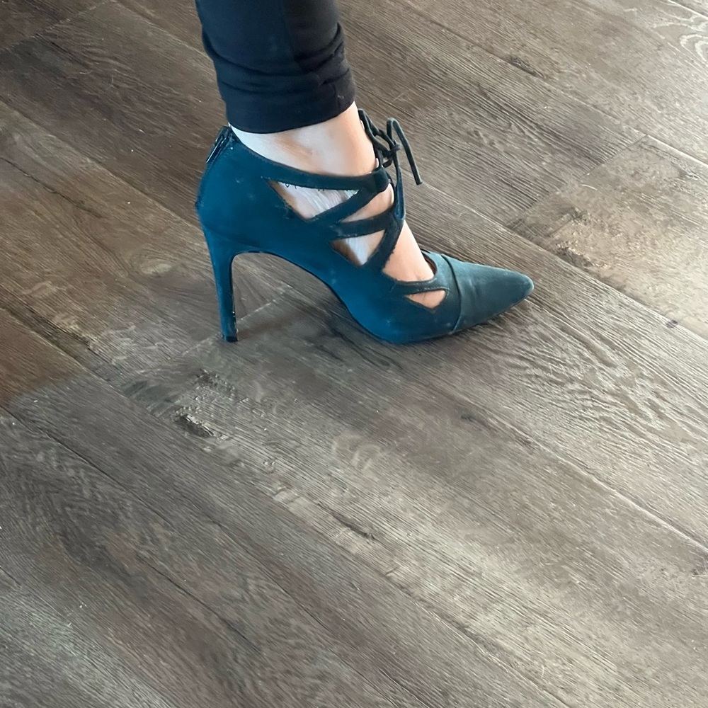 Holiday NewYork and company Heels